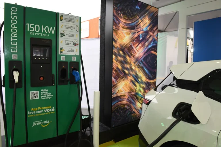 Vibra aposta em energia renovável e já soma 15 eletropostos no país