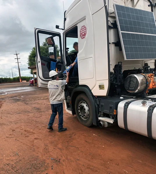 Em Palestina, Ipem-SP fiscaliza veículos que transportam produtos perigosos e cronotacógrafos