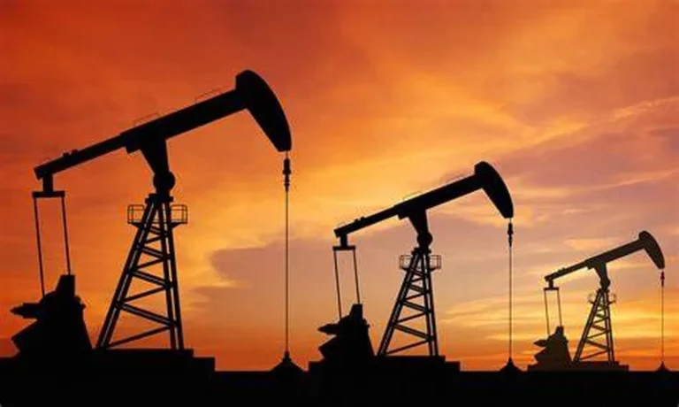 Petróleo fecha em baixa de 1%, com incertezas sobre nível de aperto do mercado