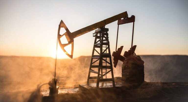 Gigantes do petróleo questionam estratégia de transição para energias limpas