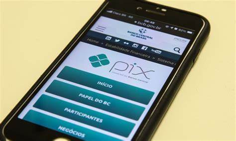 Funcionamento do Pix corre risco com falta de investimentos no BC, diz Campos Neto