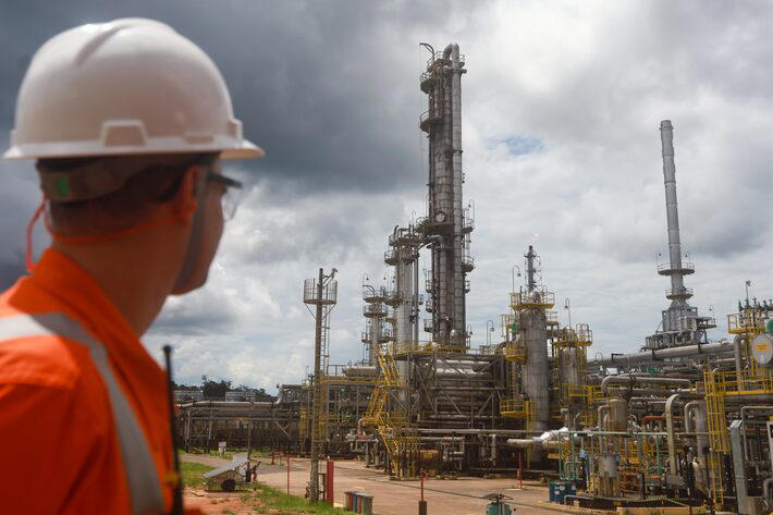 Cade aprova acordo e autoriza Petrobras a manter refinarias que seriam vendidas