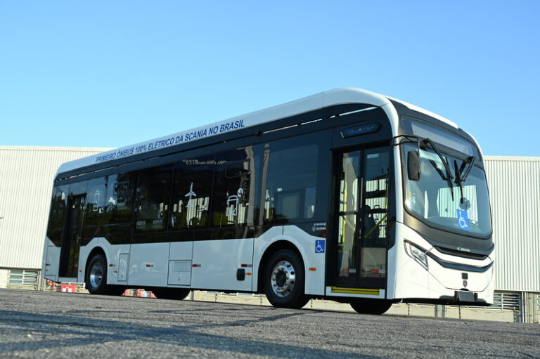 Primeiro ônibus elétrico 100% Scania é lançado no Brasil