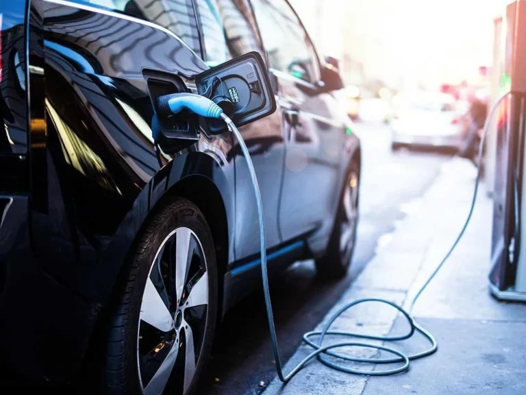 Venda de veículos elétricos no Brasil salta 146% no 1º semestre, diz associação do setor