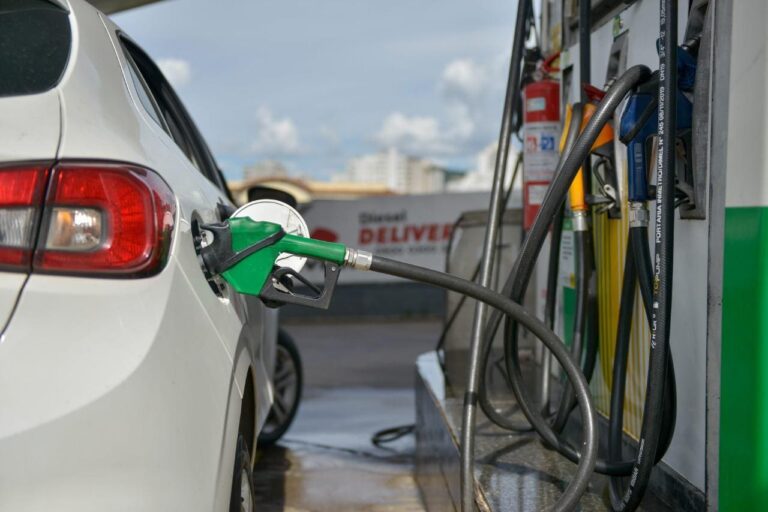 Defasagem da gasolina e diesel avança e abre espaço para novos reajustes da Petrobras