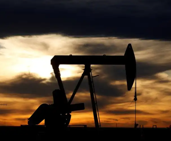 Petróleo cai 1% após recuo abaixo do esperado nos estoques dos EUA