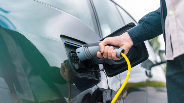 Noruega é o primeiro país a ter mais carros elétricos que movidos a gasolina