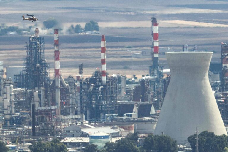 Petróleo sobe 4% com tempestade nos EUA e temores sobre Israel e Irã