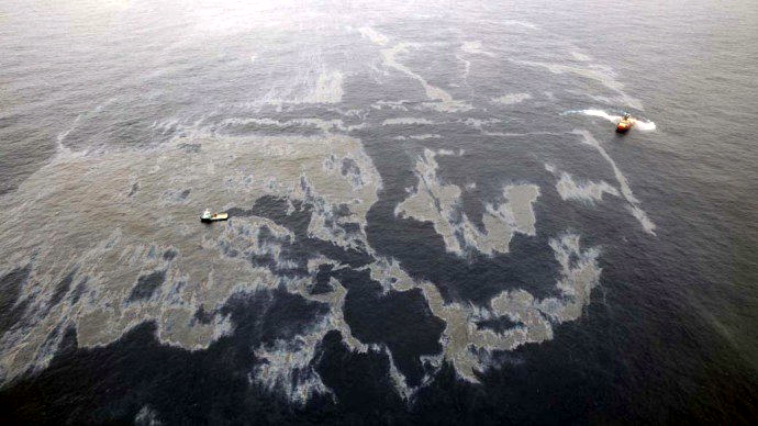 Vazamento da Shell despeja até 40 toneladas de petróleo no mar