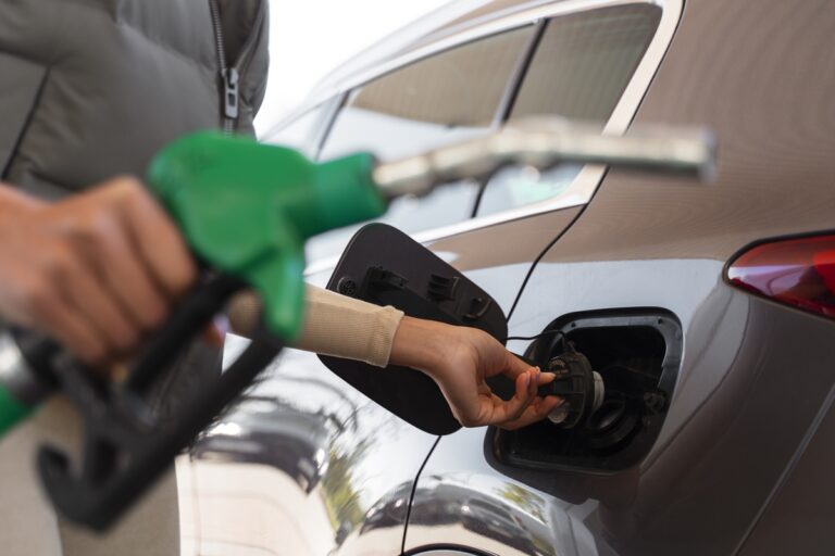 Preço da gasolina vendida pela Petrobras está abaixo da referência internacional