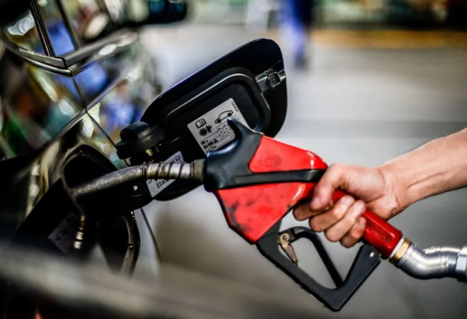 Diesel comum e S-10 iniciam novembro com preço médio em alta
