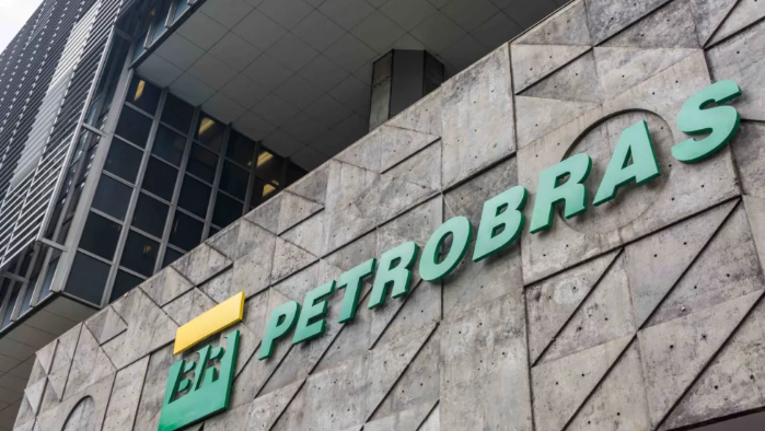Petrobras ‘cortou na carne’ ao reduzir preços da gasolina, avaliam concorrentes
