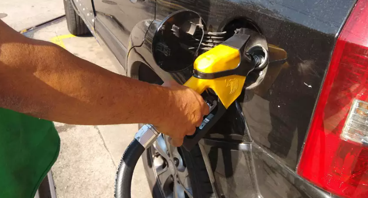 Gasolina cai 0,78% nos postos em junho após redução de 5,6% pela Petrobras