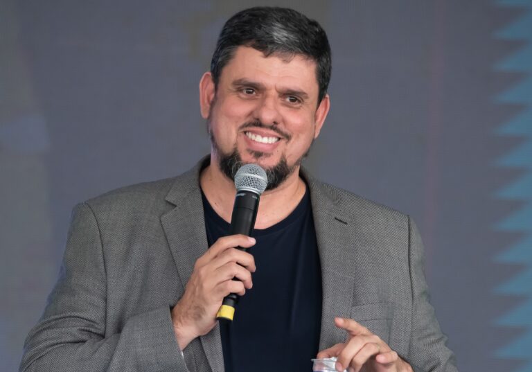 Quando as gigantes recuam: por que as distribuidoras desfazem alianças no mercado de conveniência?