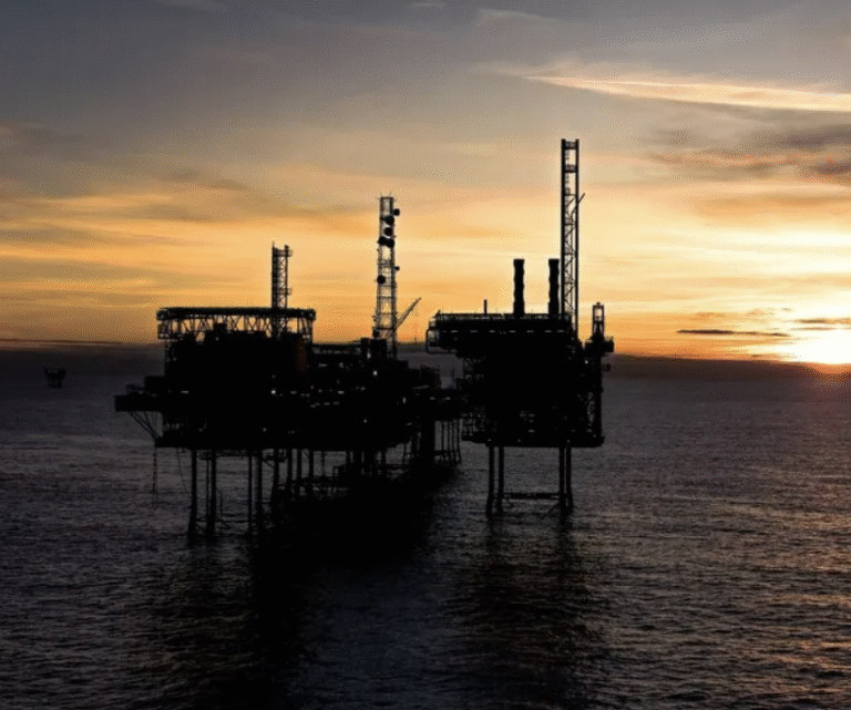 Opep+ decide ampliar produção de petróleo um ano antes do previsto