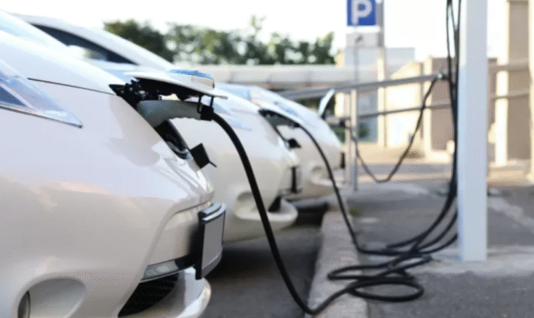 Oito em cada dez gestoras de frotas planejam ter pontos de recarga para carros elétricos