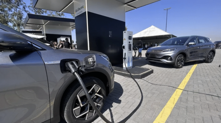80% das empresas possuem ou planejam instalar carregadores para veículos elétricos em suas bases