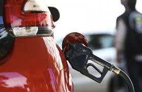 Abicom diz que Petrobras poderia reduzir gasolina e elevar diesel