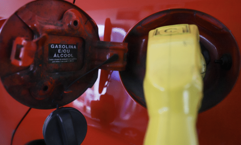 Mesmo após redução da Petrobras no fim do mês, gasolina tem alta nos postos em outubro