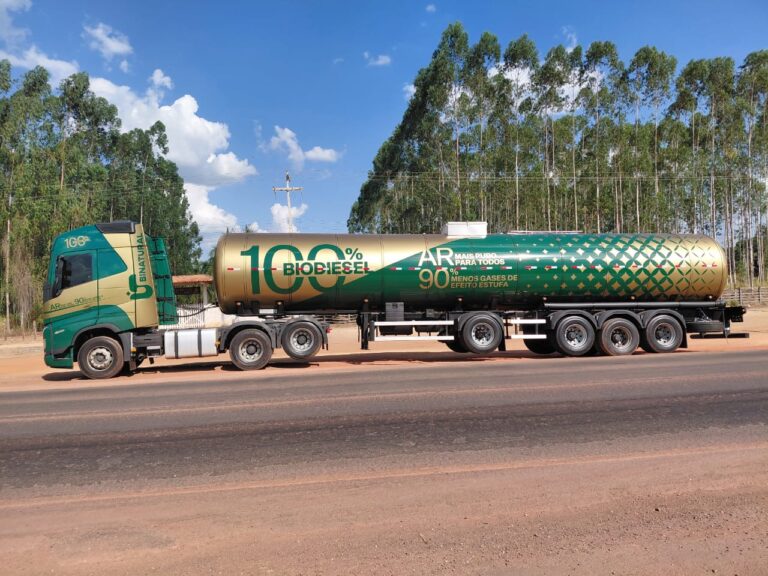 Caminhão 100% a biodiesel cruza o Brasil rumo à COP30 e comprova viabilidade da descarbonização no transporte