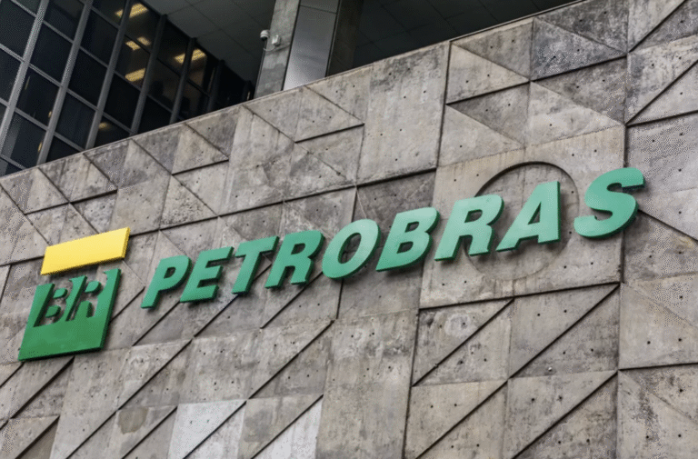 Redução de investimentos da Petrobrás é preocupante para a sociedade brasileira