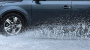 Pneus na chuva: verão 2026 traz alerta de altas temperaturas e chuva acima da média