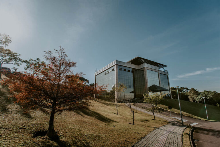 Brasil e Colômbia firmam parceria em transição energética e cidades inteligentes