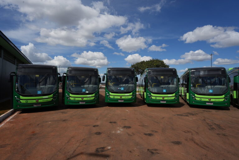 Goiânia adota ônibus elétricos articulados da BYD