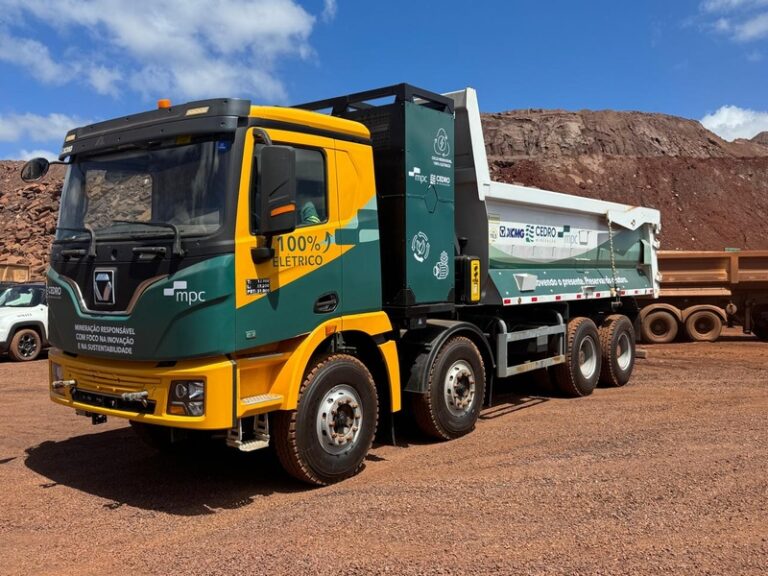 Rumo à descarbonização: Cedro inicia testes com caminhão 100% elétrico