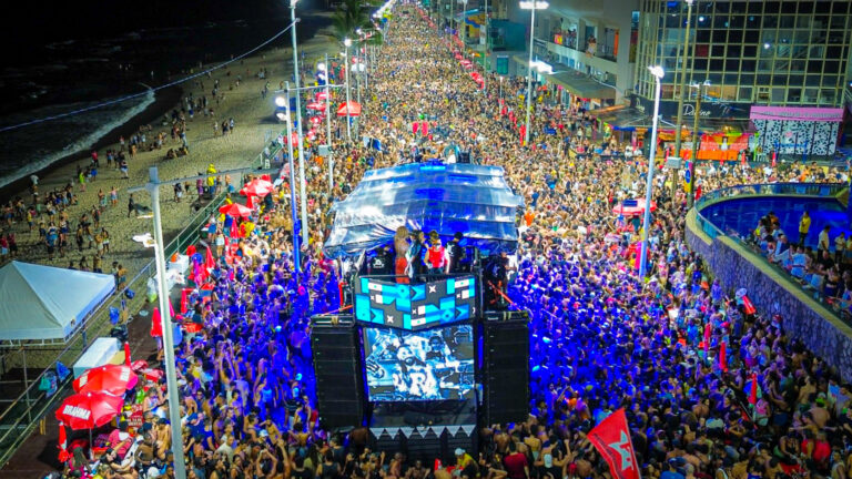 Projeto reduz 2,28 t de CO₂ e cria modelo para trios elétricos