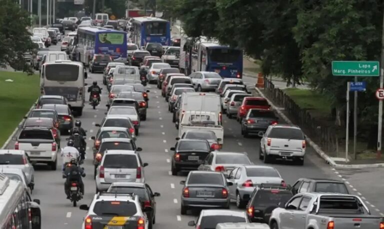 Chuva reduz velocidade no trânsito de SP em até 14,8%
