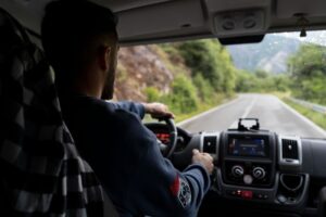 Escassez de mão de obra no transporte de cargas coloca Geração Z no centro do debate setorial