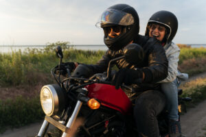 Dia do Motociclista: a importância de limpar o capacete