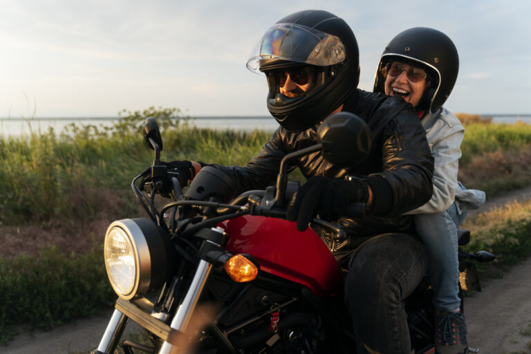 Dia do Motociclista: a importância de limpar o capacete