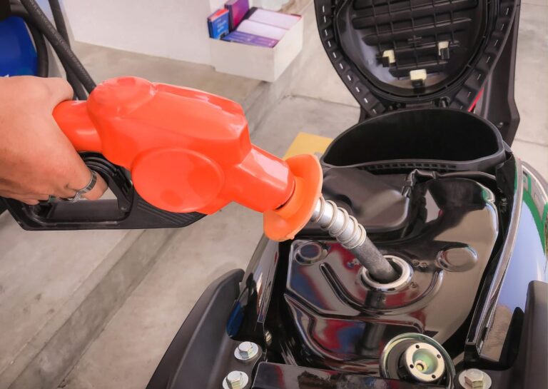 Veja como identificar gasolina adulterada e evitar danos ao veículo