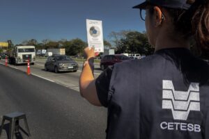 Megaoperação da Cetesb fiscaliza mais de 37 mil veículos em rodovias de SP