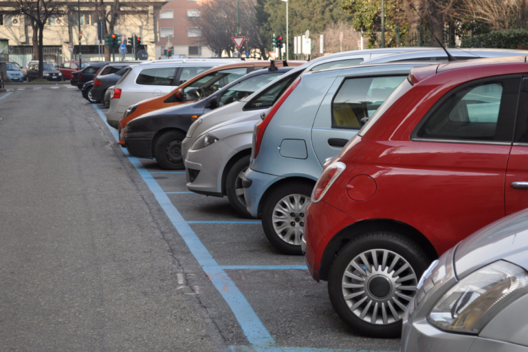 Cores vibrantes perdem espaço nos carros brasileiros