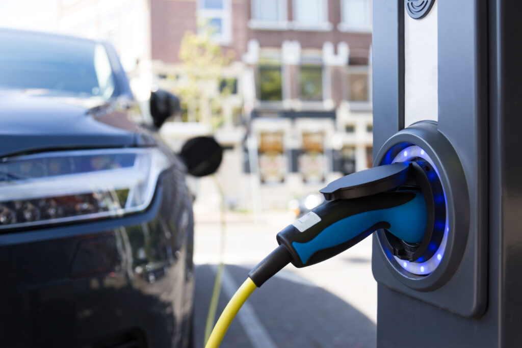 Avanço dos veículos elétricos desafia infraestrutura de recarga no Brasil