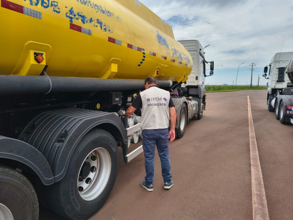 Em Palmital, Ipem/SP fiscaliza veículos e equipamentos de transporte e cronotacógrafos