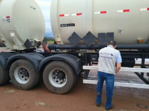 Ipem-SP fiscaliza transporte de produtos perigosos em Cerqueira César