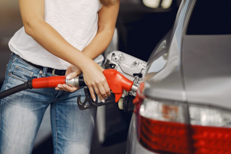 Como o petróleo vira gasolina? Entenda o processo