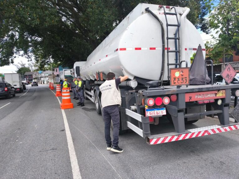 Ipem-SP fiscaliza transporte de produtos perigosos na capital